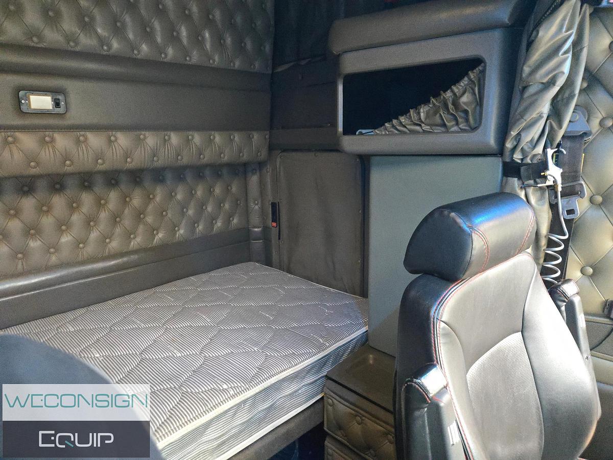 Used 2009 Kenworth W900L TA Sleeper Truck Tractor