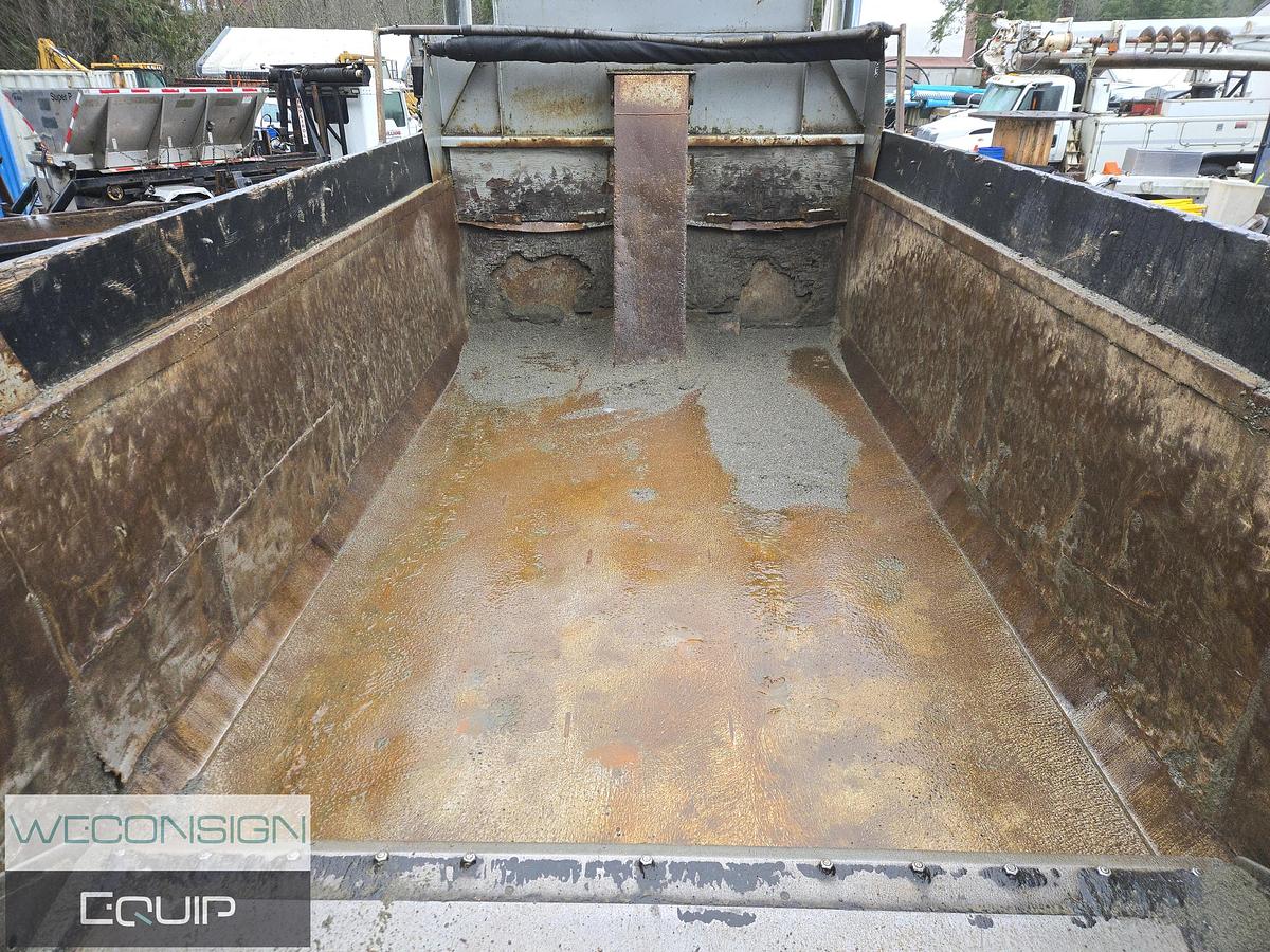 Used 2004 Kenworth T800B TA Dump Truck