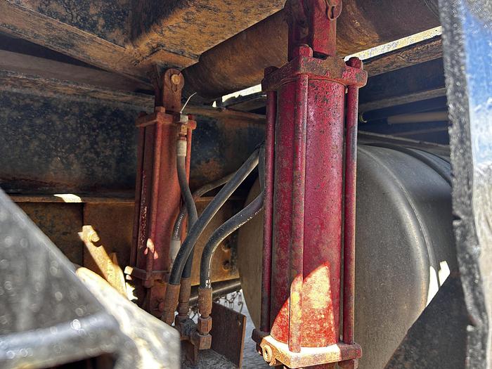 Used 2013 Western Star 6900XD Bed/Deck Truck