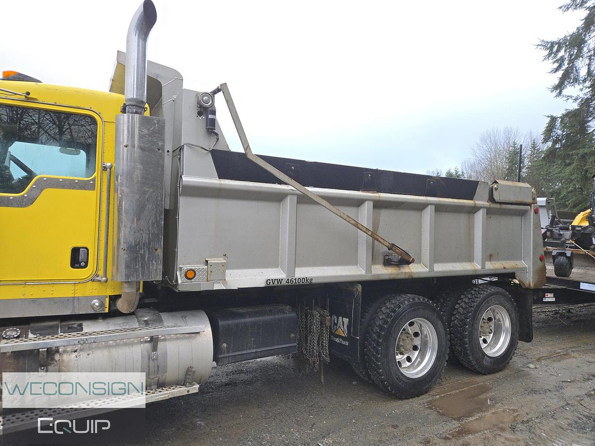 Used 2004 Kenworth T800B TA Dump Truck