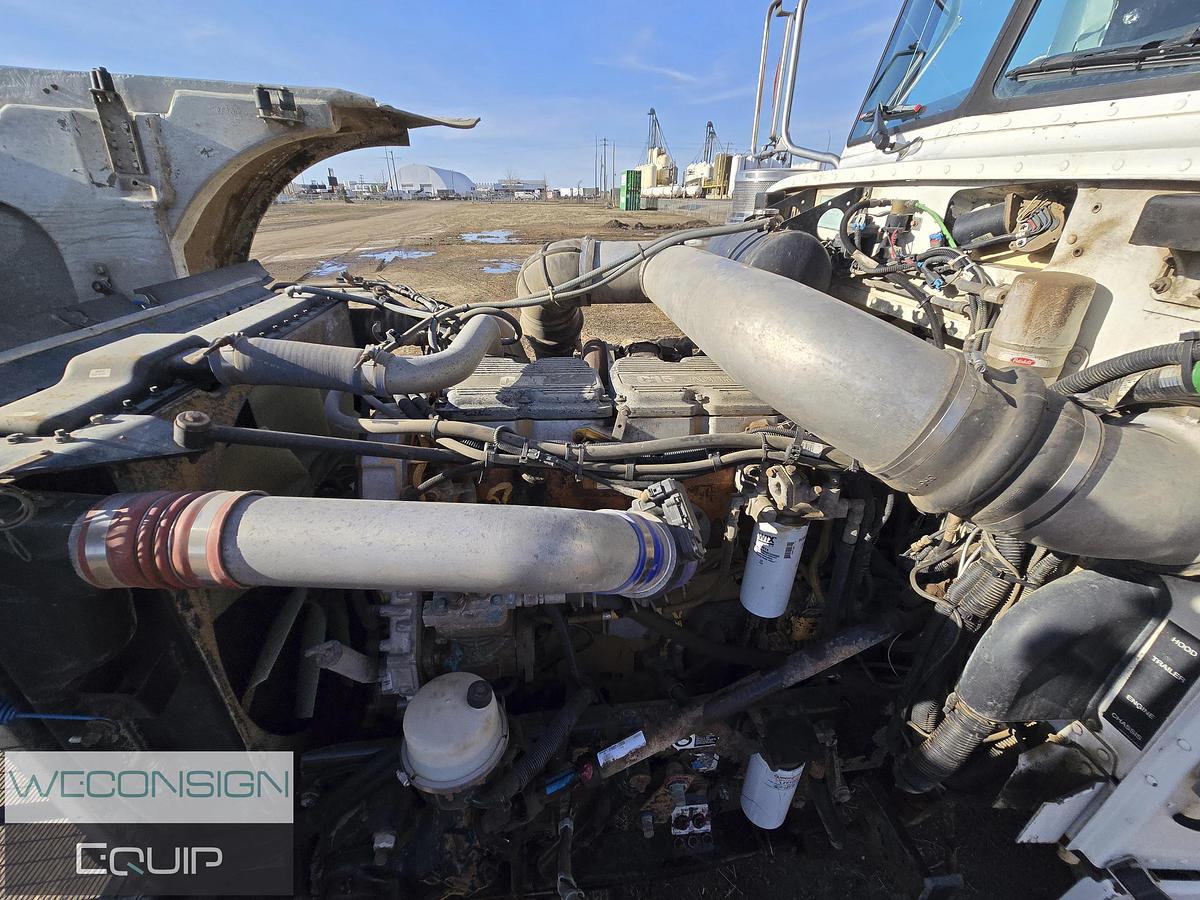 Used 2005 Peterbilt Sleeper Wet Kit Truck