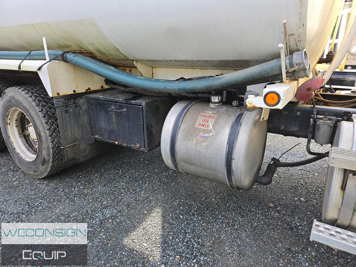 Used 1996 Mack CH613 TA Water Truck