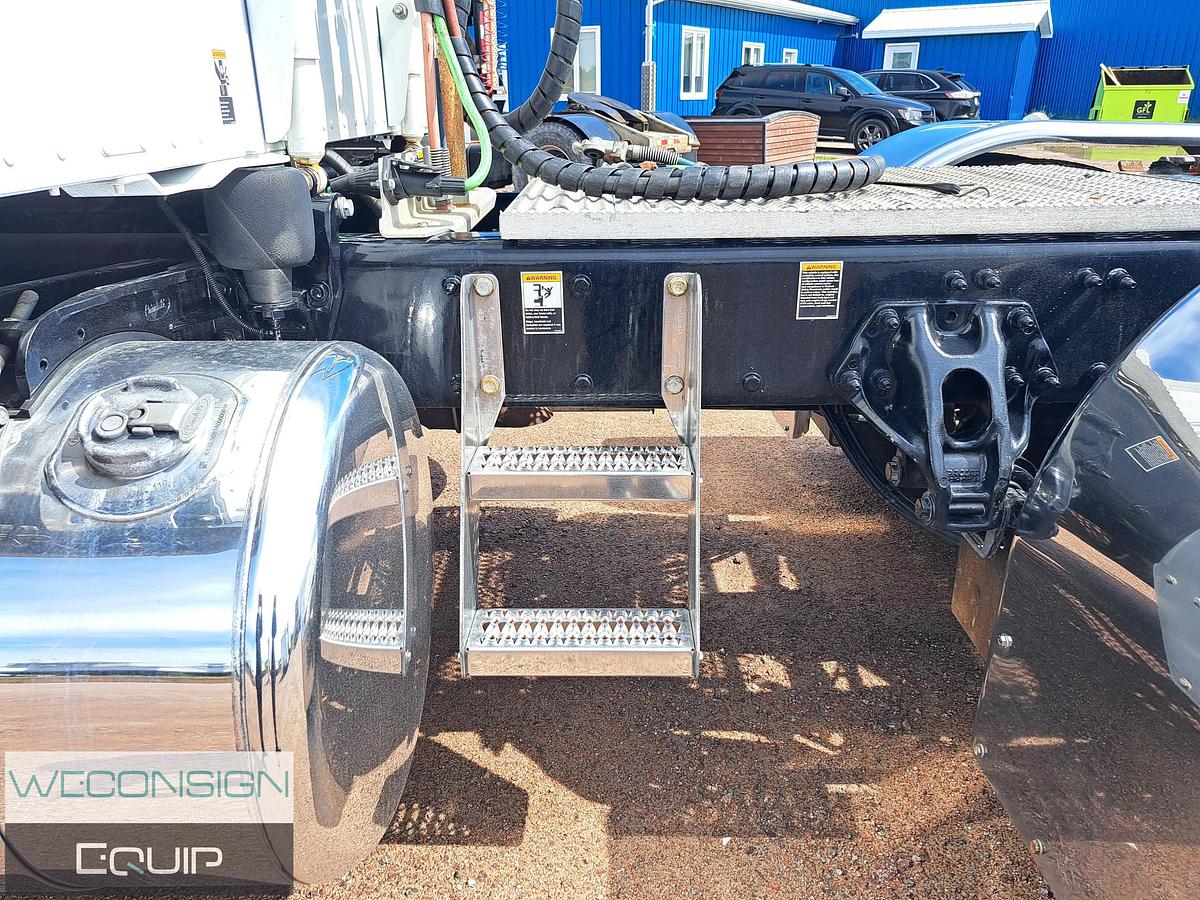 Used 2024 Peterbilt 389 Sleeper Truck Tractor