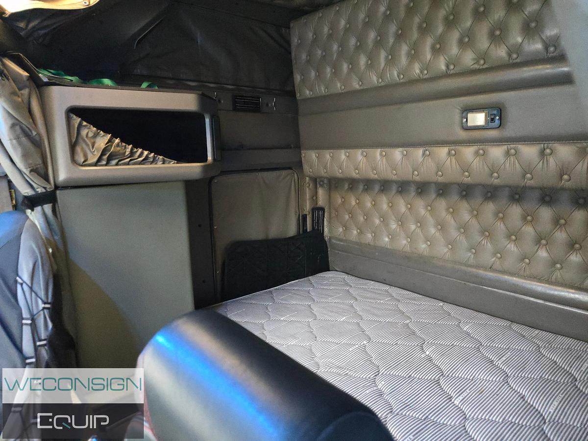 Used 2009 Kenworth W900L TA Sleeper Truck Tractor