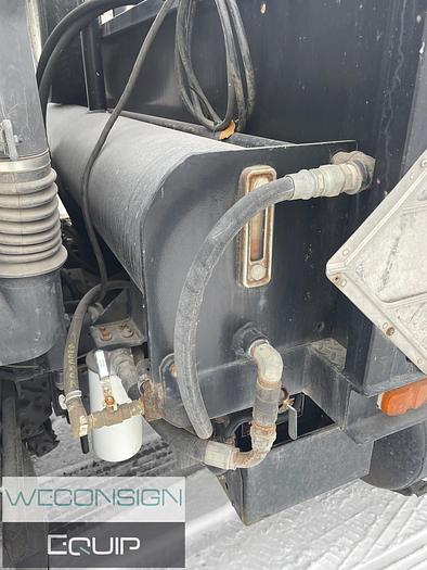 Used 2002 Nissan 2500 – Pavement Marking Vocational Truck