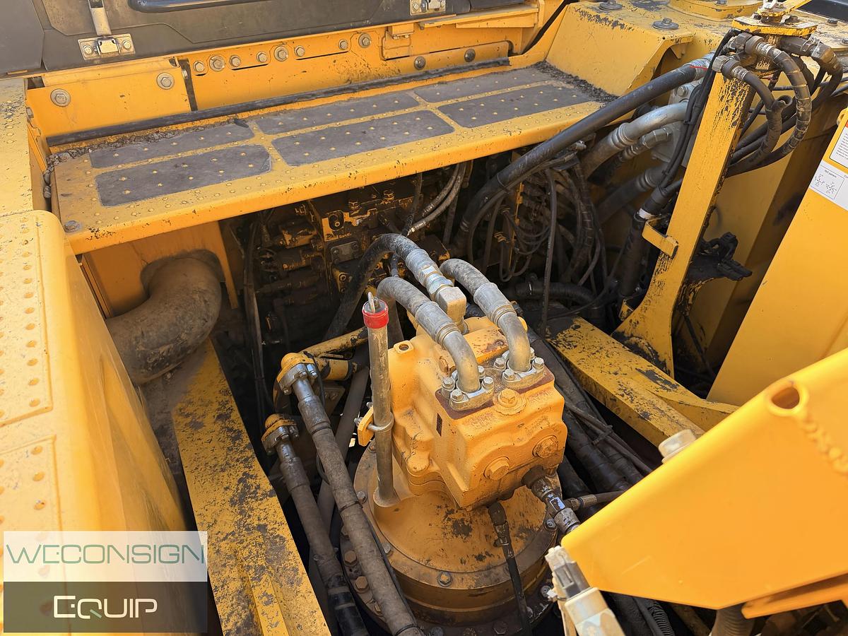 Used 2018 Komatsu PC490LCI-11
