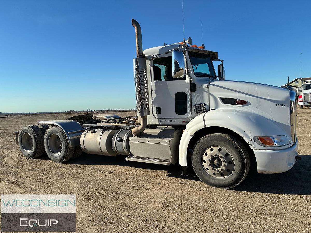 Used 2014 Peterbilt 384 Day Cab Truck