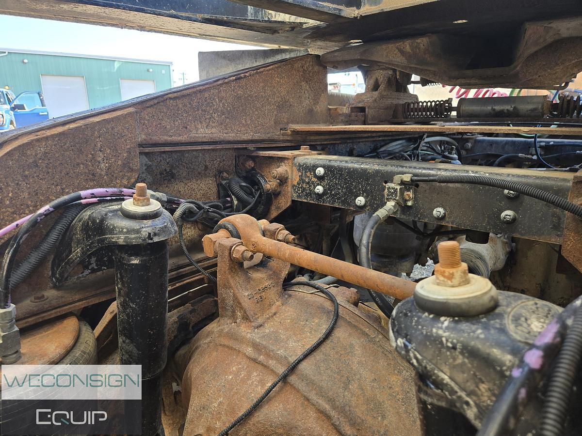 Used 2005 Peterbilt Sleeper Wet Kit Truck