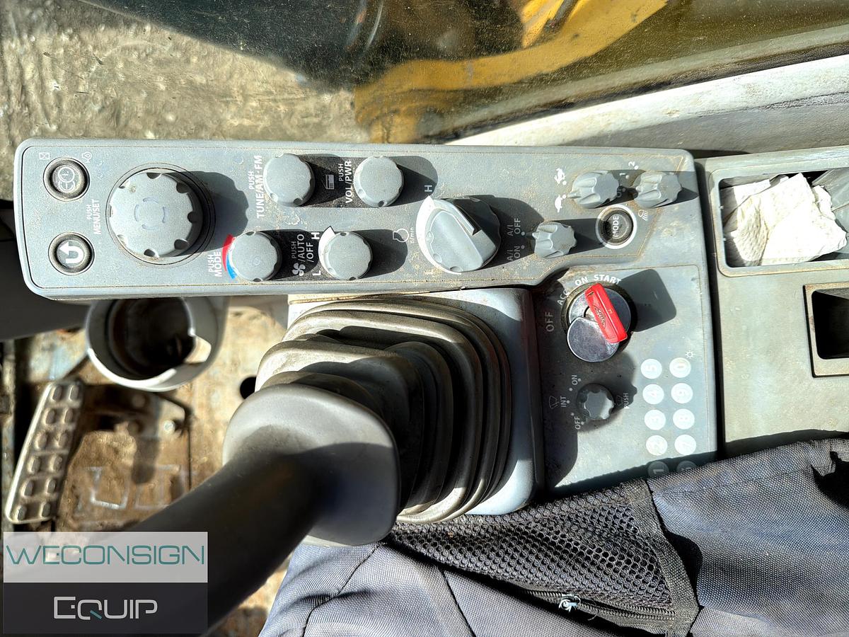 Used GTH-10 2015 John Deere 245G LC Excavator