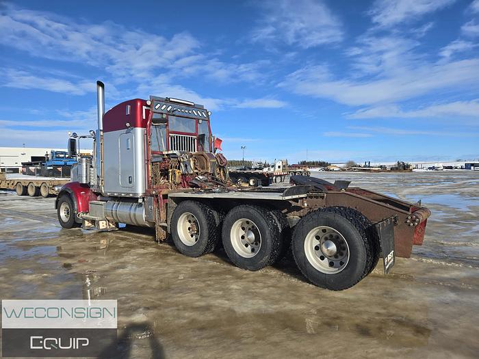 Used 2013 Peterbilt 367 Sleeper Winch Truck