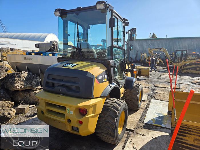 Used CAT 903