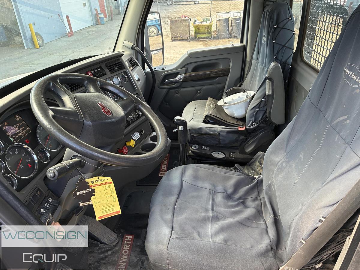 Used 2015 Kenworth T880 Crane Truck