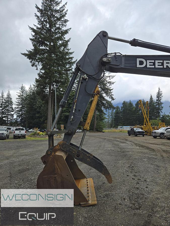 Used 2007 John Deere 240D Excavator