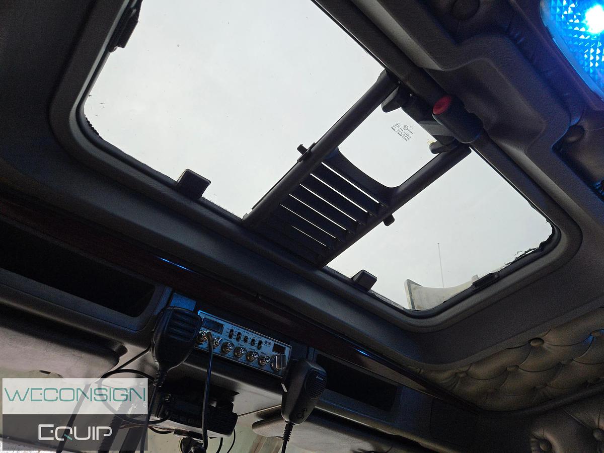 Used 2009 Kenworth W900L TA Sleeper Truck Tractor