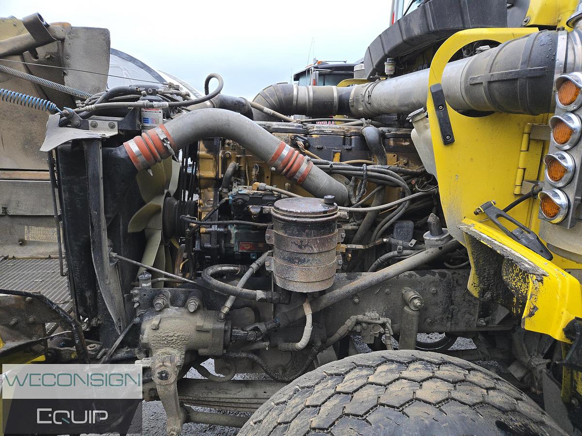 Used 2004 Kenworth T800B TA Dump Truck