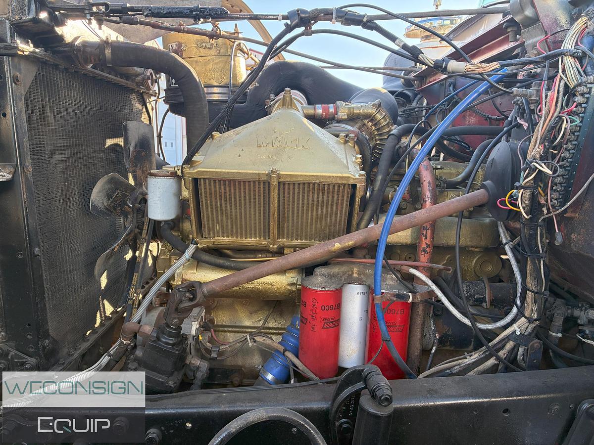 Used 1986 Mack Single Bed Truck