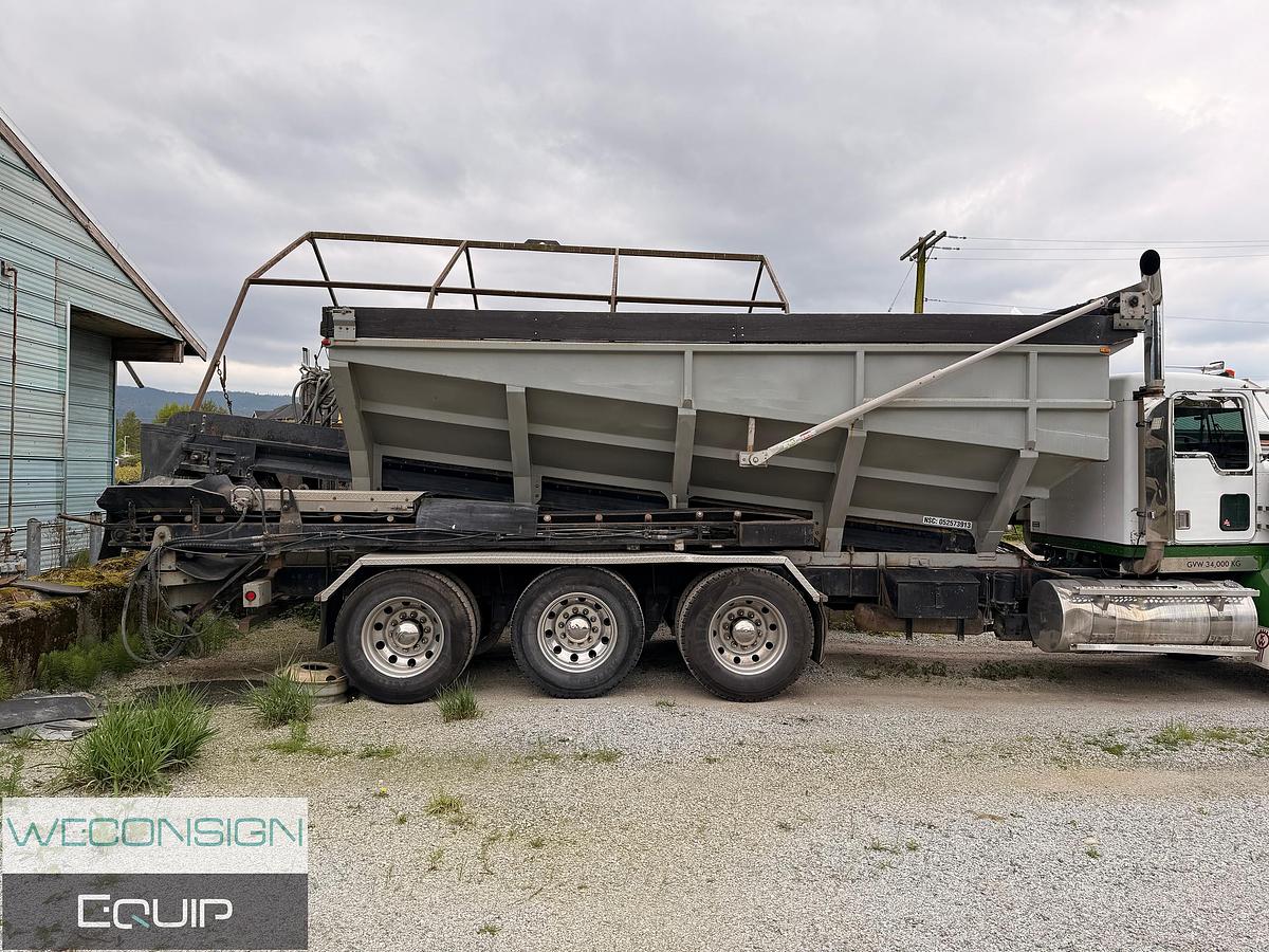 Used 2000 Kenworth T800 Stone and Spreader Truck