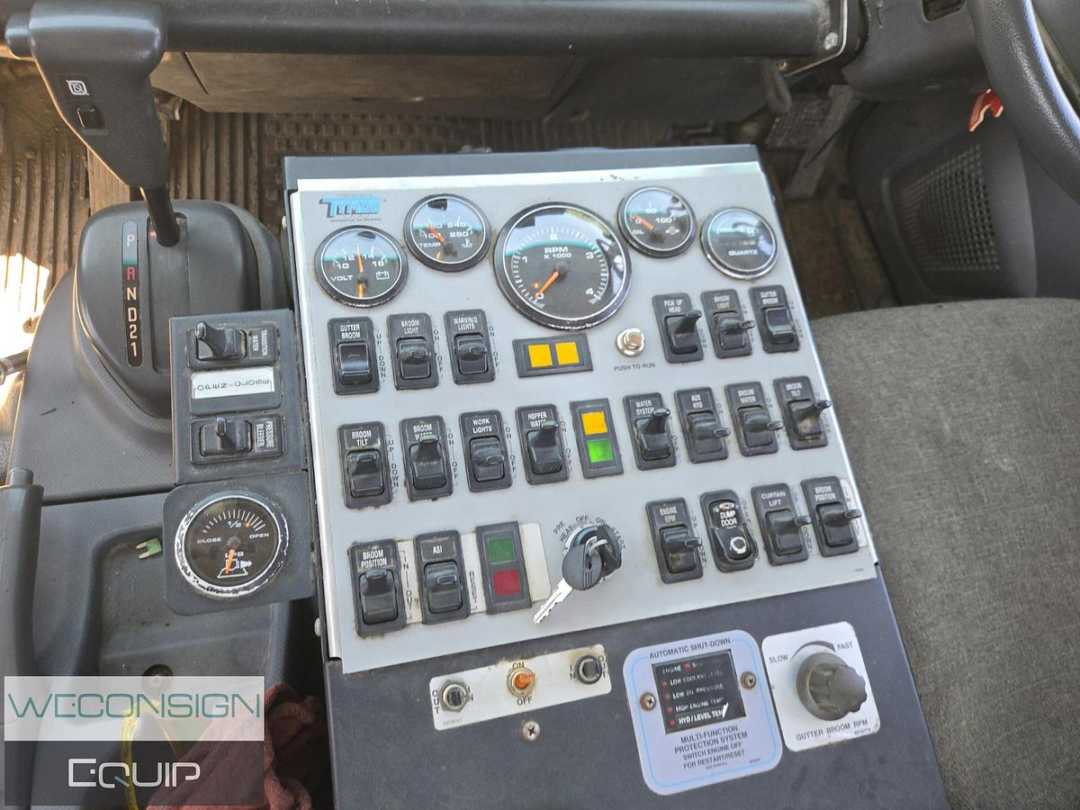 Used 2012 Isuzu NQR Single Axle Sweeper Truck