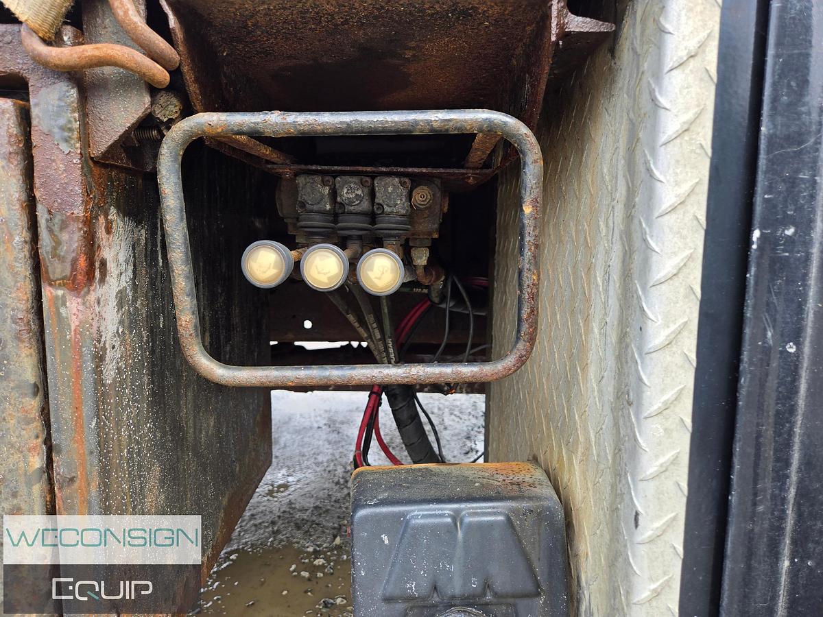 Used 2006 Ford F450 XL Flat Deck Knuckle Boom Truck