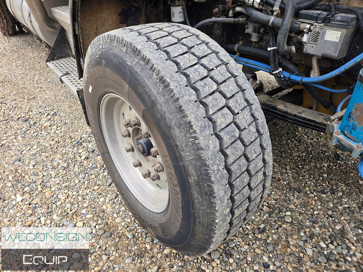 Used 2004 Kenworth T800 Winch Truck