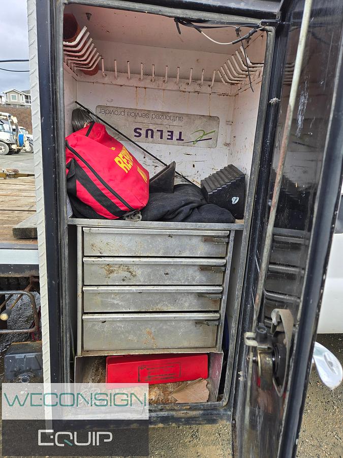 Used 2006 Ford F450 XL Flat Deck Knuckle Boom Truck