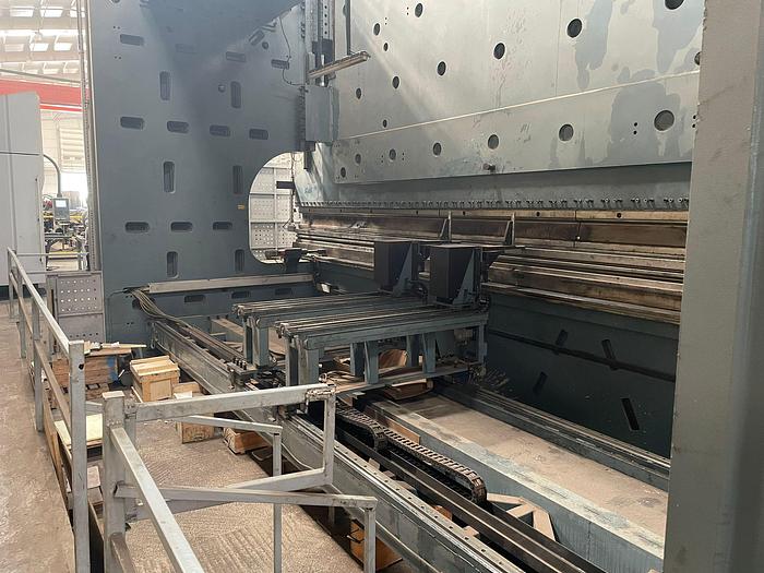 Used 2012 Durma 1100 Ton x 29' Hydraulic Press Brake