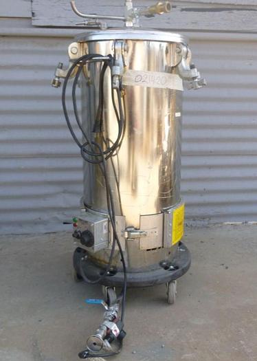 Used Tank, 15 Gallon, S/st, 110 PSI, 14" X 26.5", Binks, A #C744050