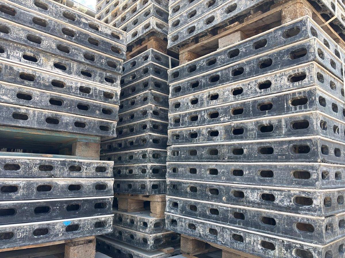 Used PERI DUO wall formwork