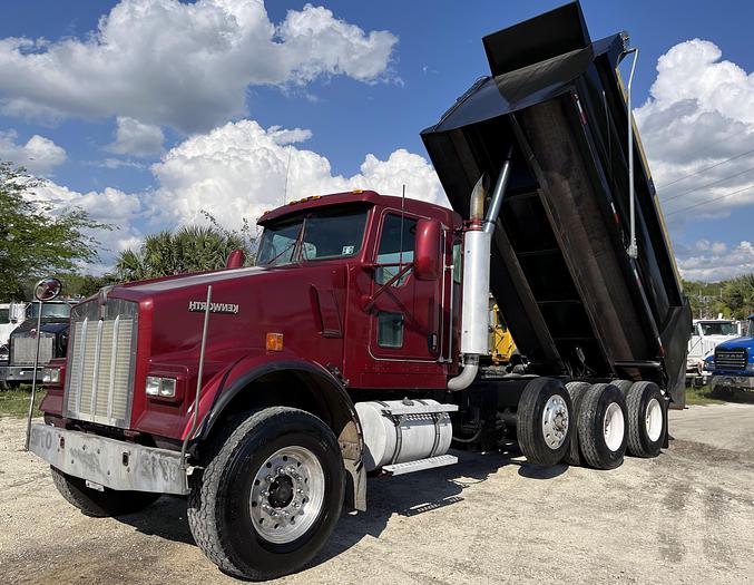 Used 2009 Kenworth W900 Tri-Axle Dump truck