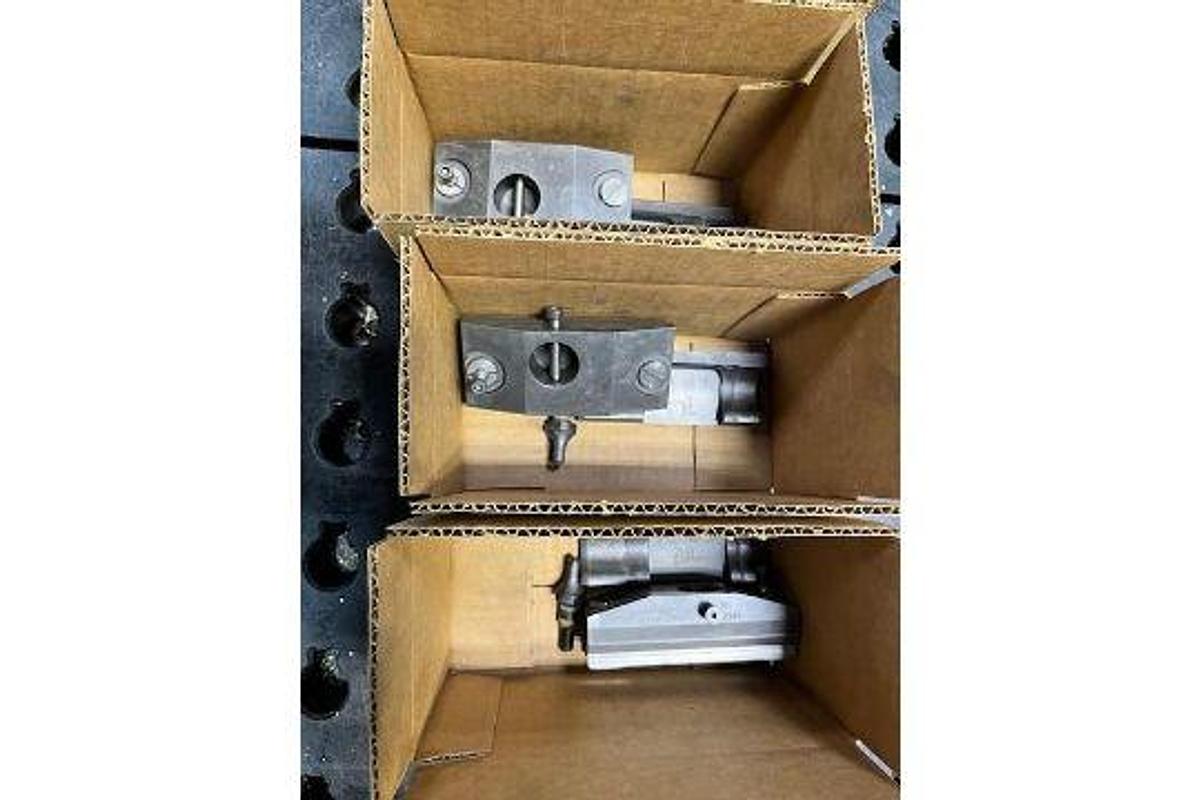 Used 2016 OKK HMC400 4-Axis CNC Horizontal Machining Center with Integrated FANUC 6-Axis Robotic Loading Cell