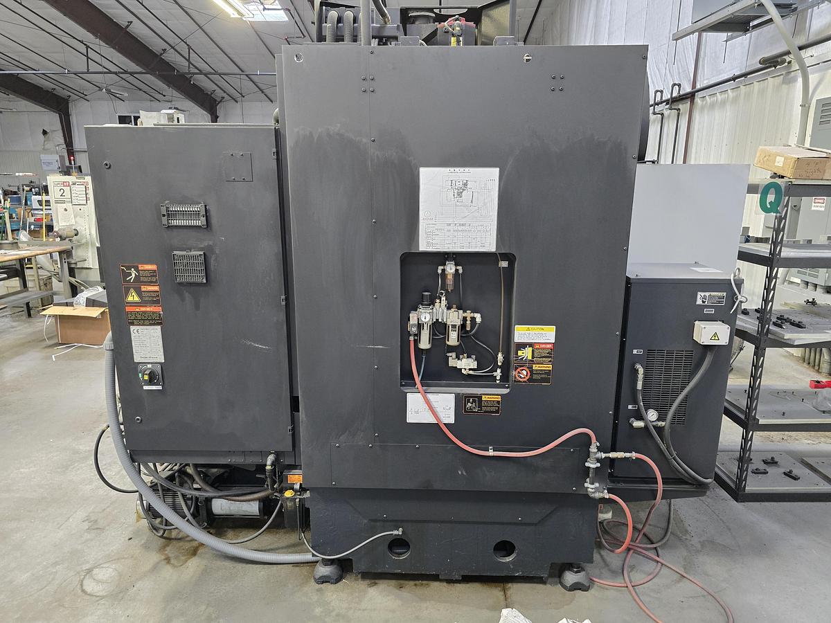 Used 2012 Doosan DNM500 CNC Vertical Machining Center