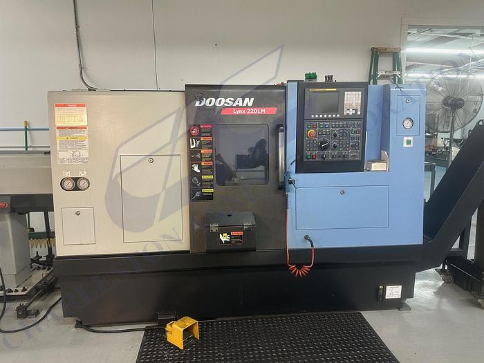 Used 2010 Doosan Lynx 220LM CNC Turning Center with Live Milling