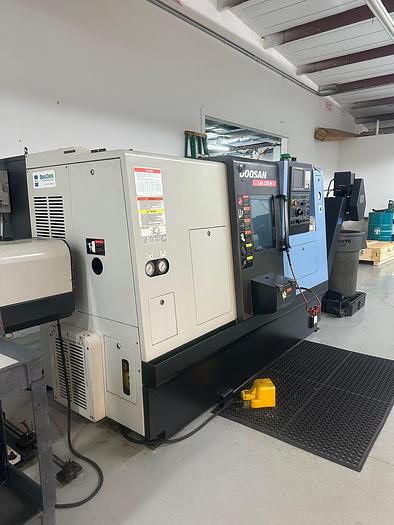 Used 2010 Doosan Lynx 220LM CNC Turning Center with Live Milling