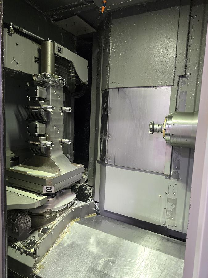 Used 2016 OKK HMC400 4-Axis CNC Horizontal Machining Center with Integrated FANUC 6-Axis Robotic Loading Cell