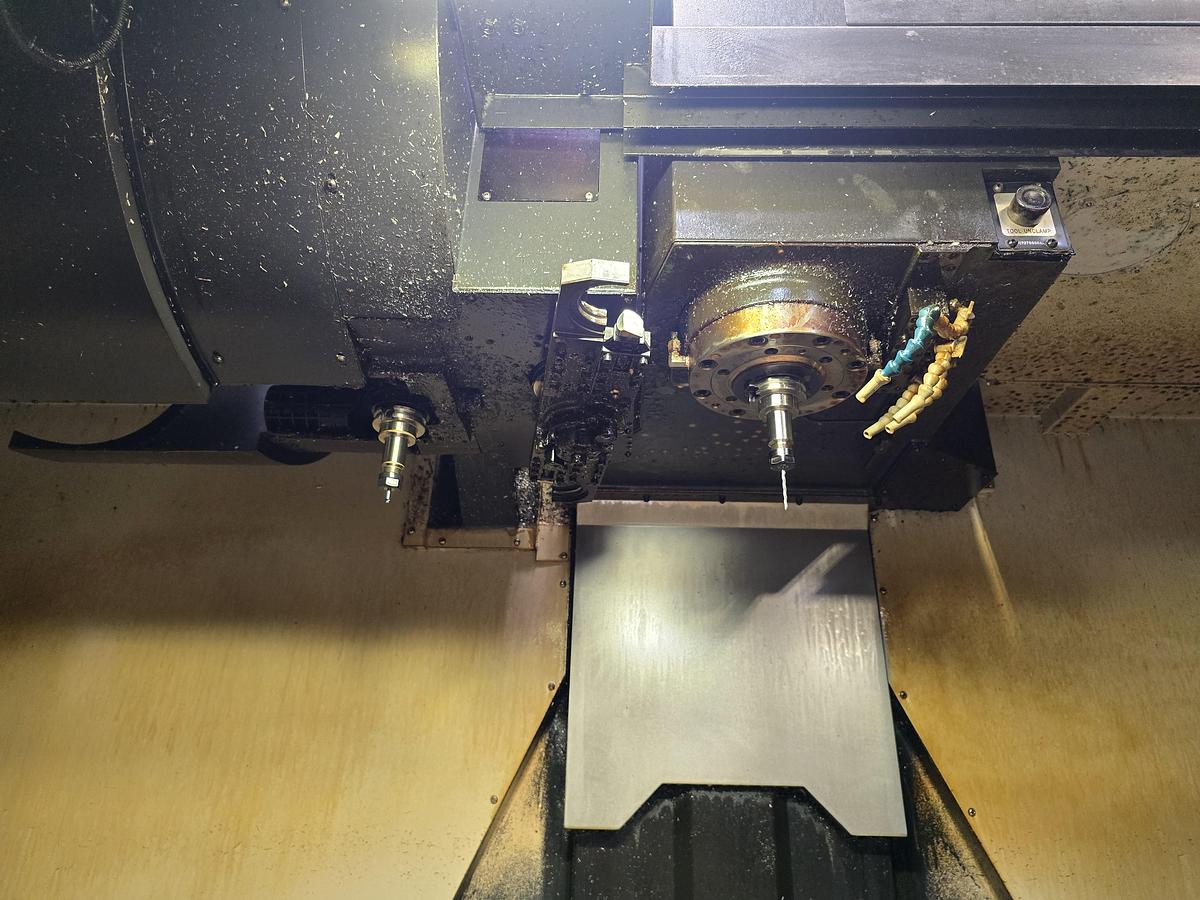 Used 2012 Doosan DNM500 CNC Vertical Machining Center