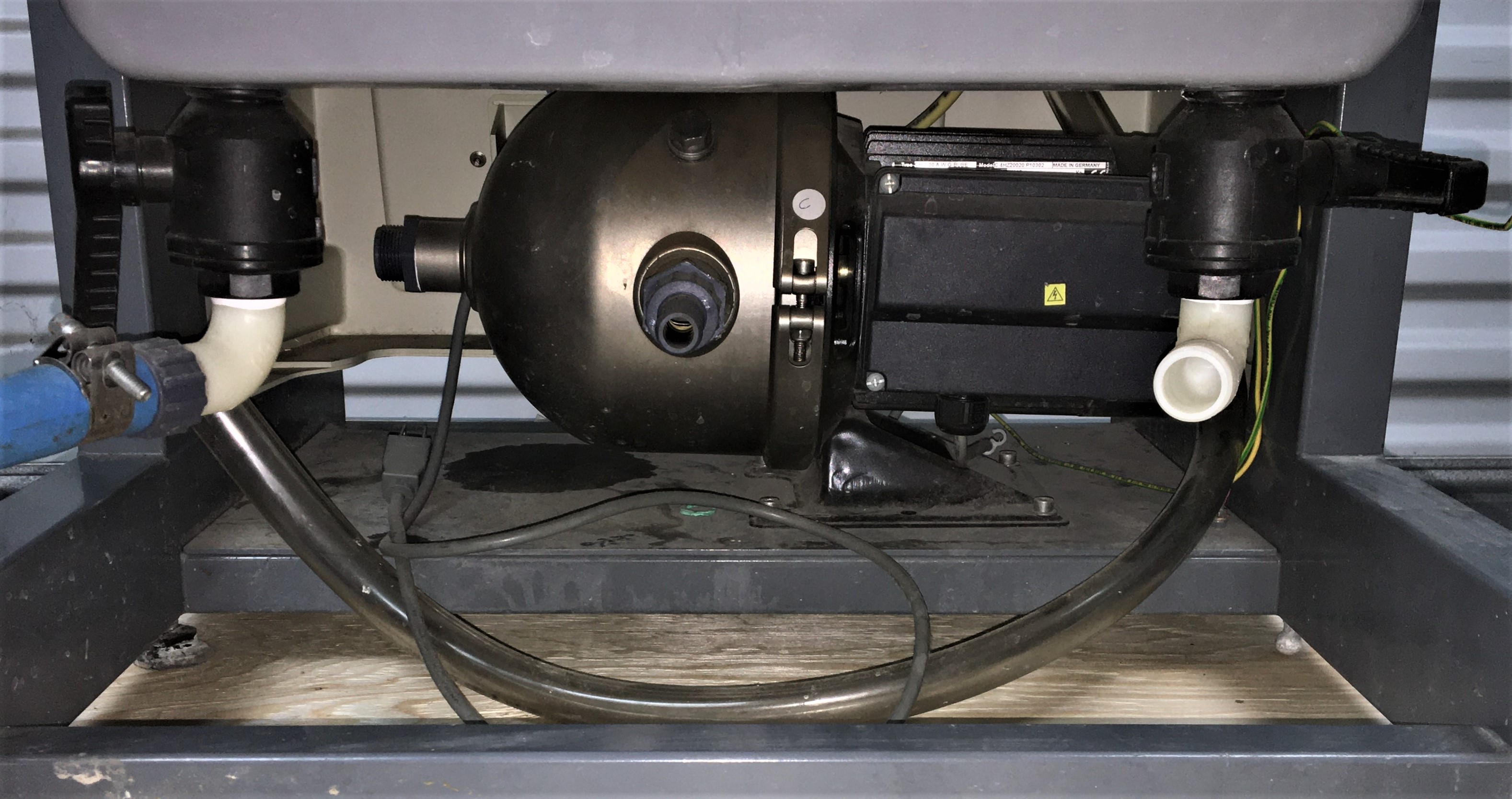 Used Millipore Elix 20 with SDS200 Water Purification System for Sale