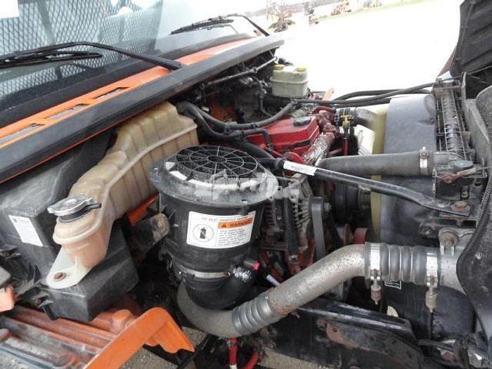 Used 2011 FREIGHTLINER BUSINESS CLASS M2 106