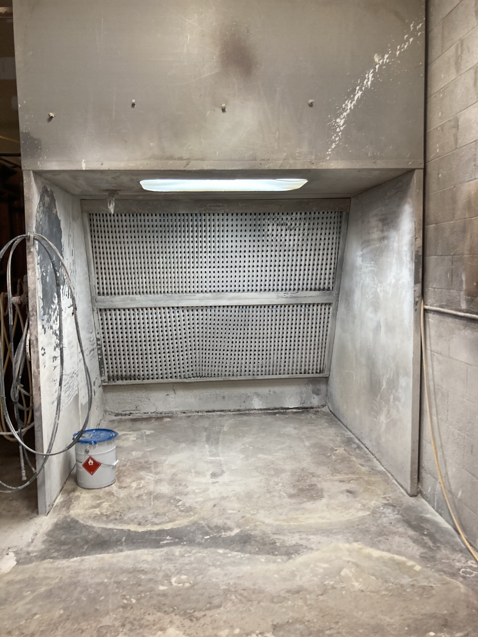 Used Binks 8' Spray Booth