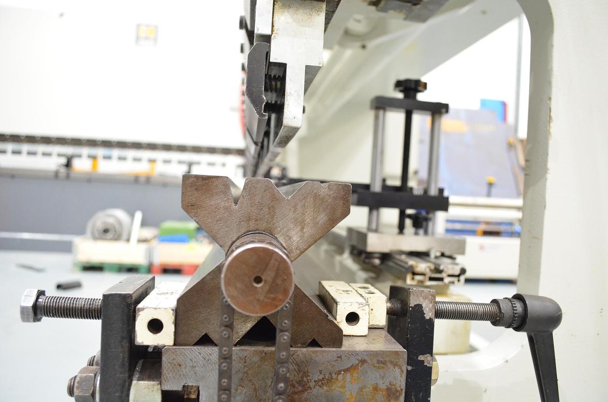 Usado Plegadora hidráulica DENER 4100x160tn ADMP.160-40