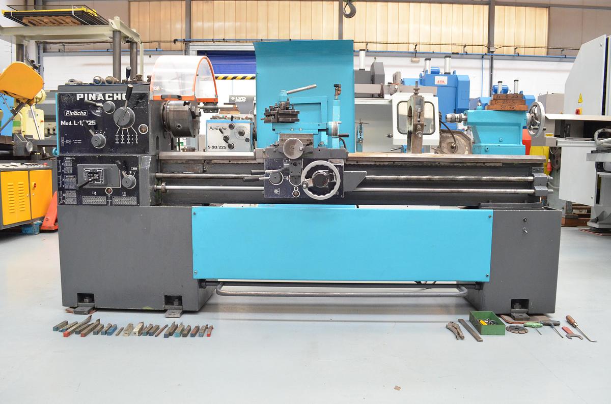 Usado Torno Pinacho L1-225 de 1650mm e.p. Azul