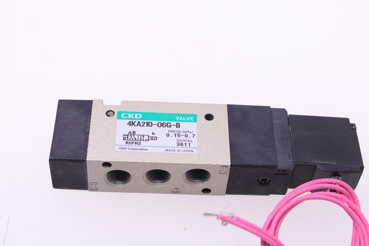 Usado Electroválvula CKD 4KA210-06G-B-AC220V