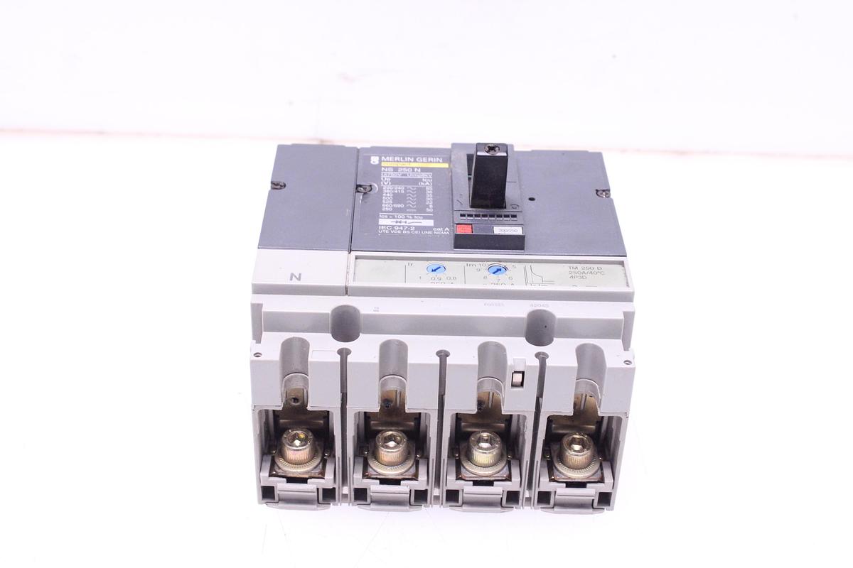 Usado Disyuntor Merlin Gerin Compact NS 250 N