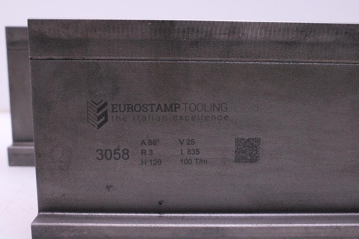 Usado Matrices EUROSTAMP 3058 88º V25 - 2 uds de 835 mm