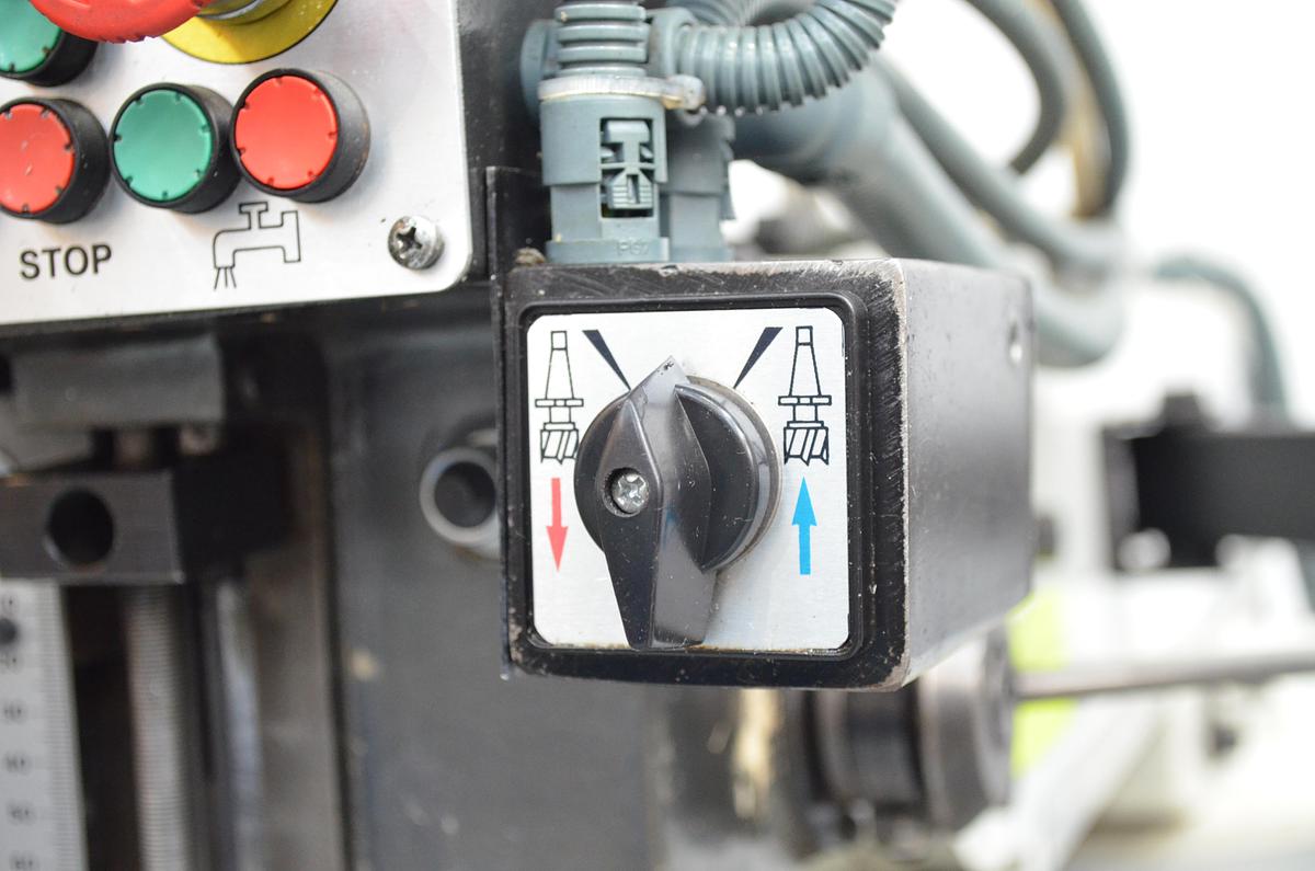 Usado Fresadora torreta LAGUN FTV-4 SP