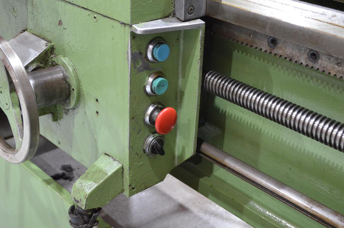 Usado Torno cumbre 60 1500mm e.p