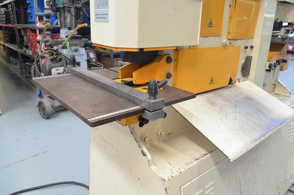 Usado Punzonadora Hidráulica Geka 80 S