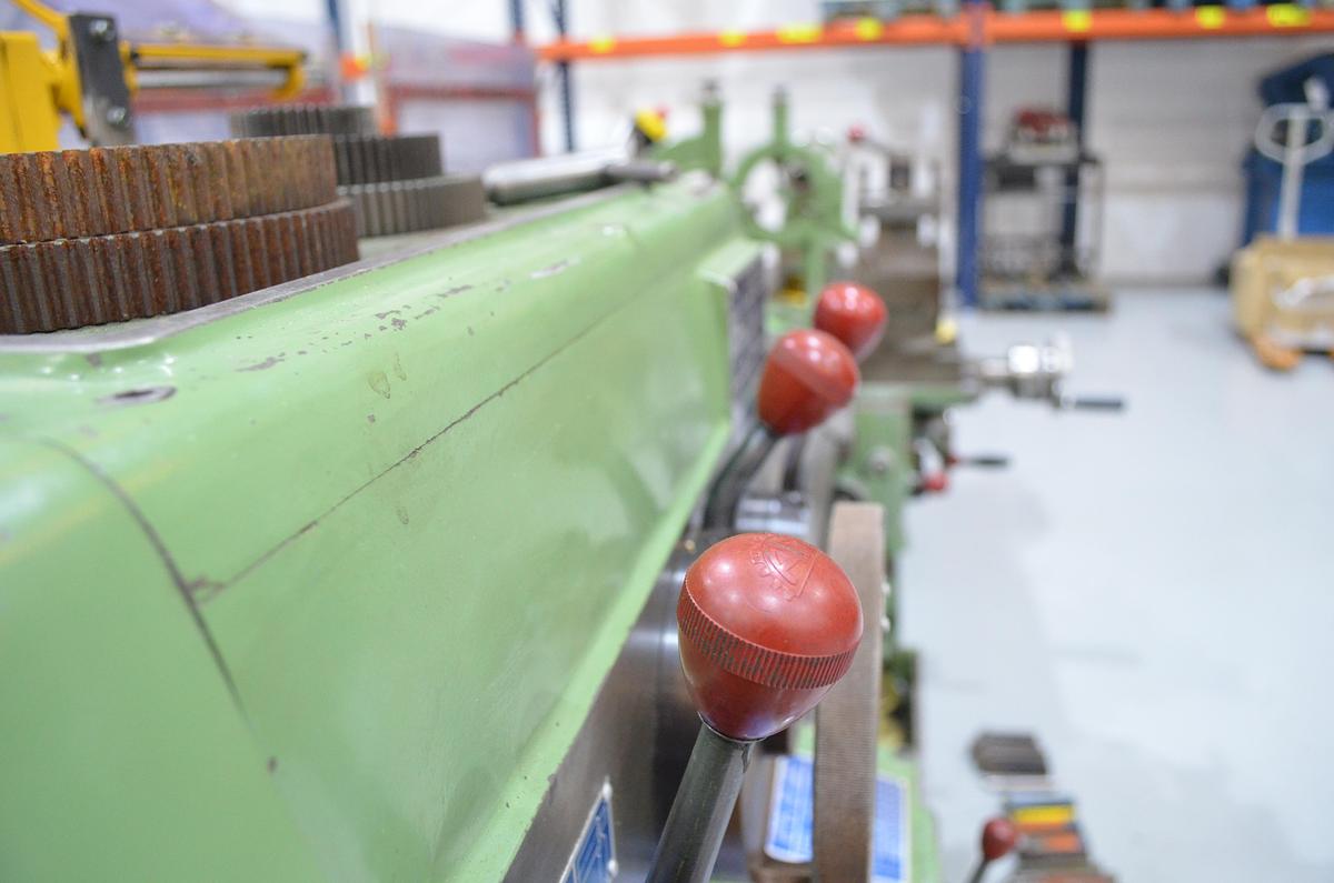 Usado Torno AP E-2 de 2.200mm e.p. con CE