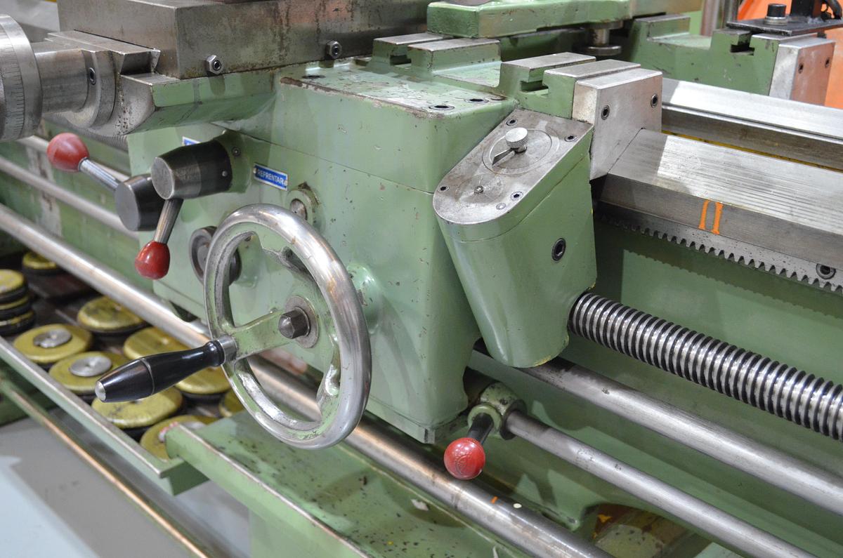 Usado Torno AP E-2 de 2.200mm e.p. con CE