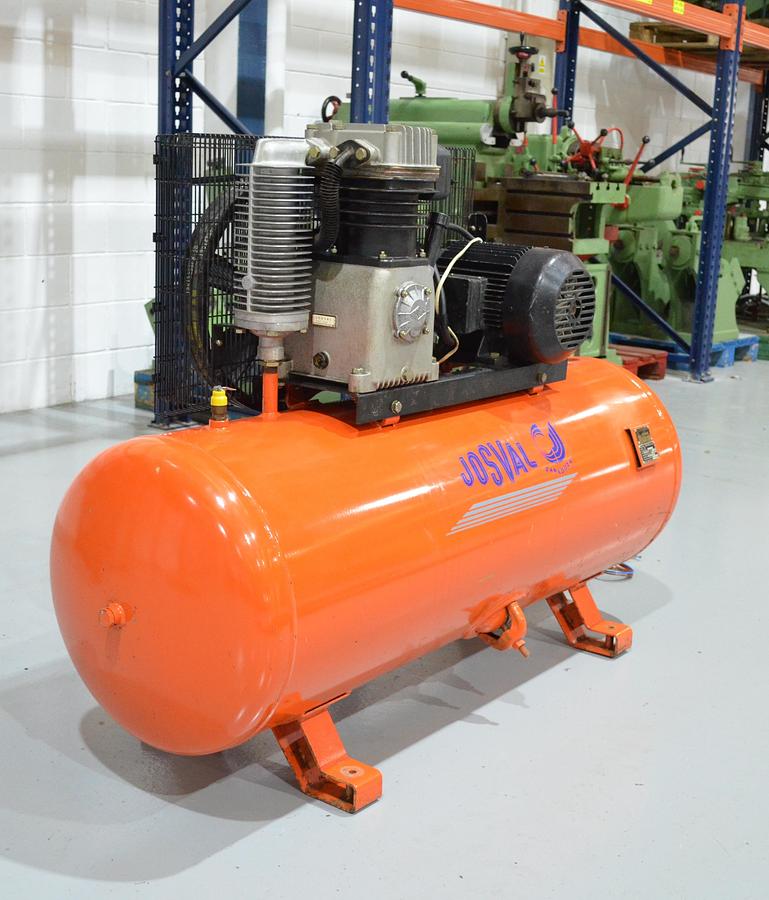 Usado Compresor pistón JOSVAL 5.5Hp 300L