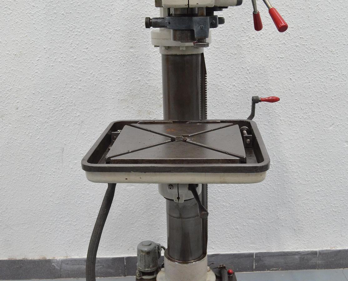 Usado Taladro columna Ibarmia 35-CA blanco